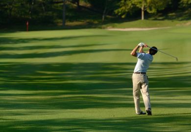 Golfeur travaillant son swing intensif à Marrakech